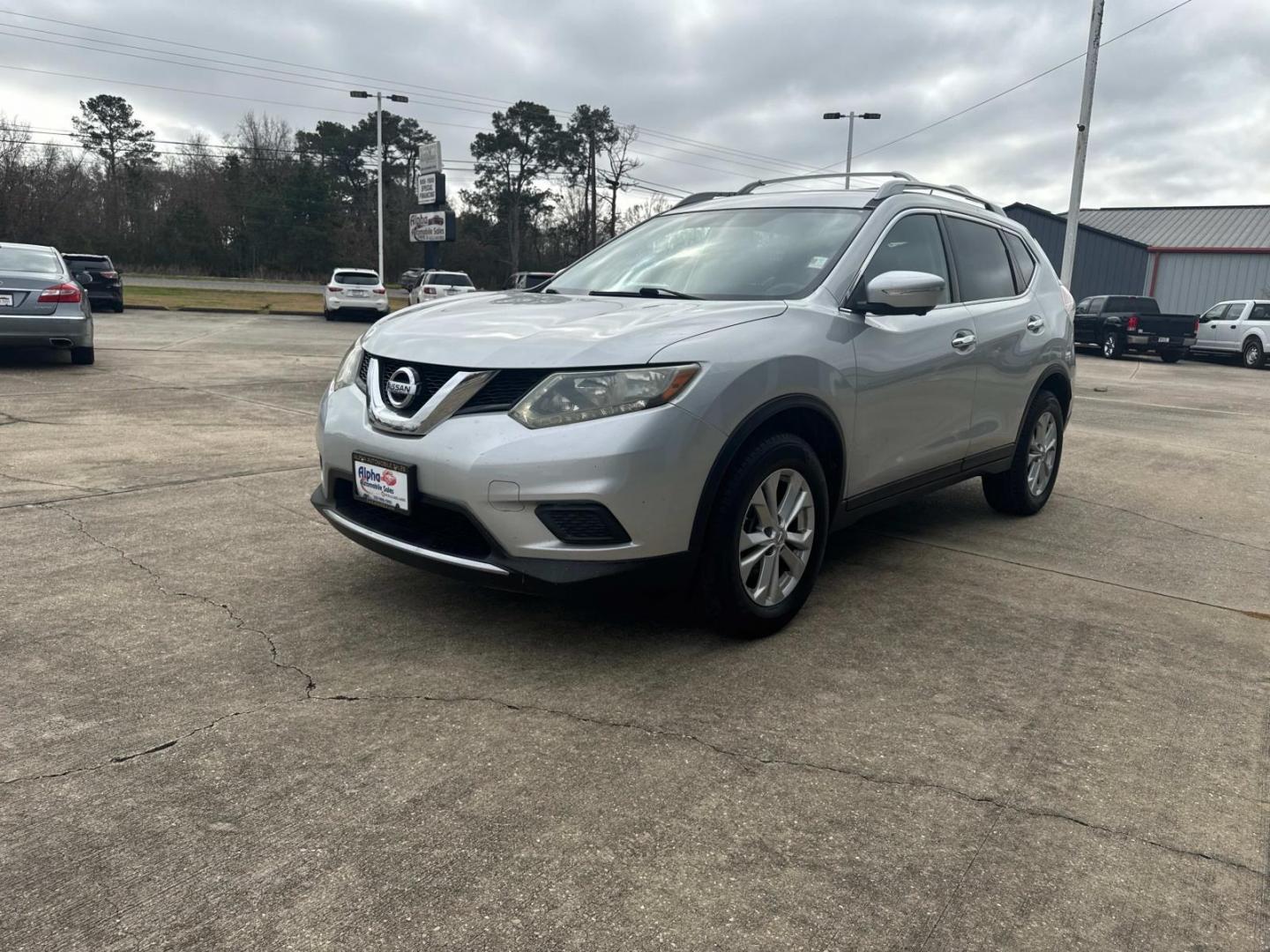 2015 Brilliant Silver /Black Nissan Rogue AWD 4dr SV (5N1AT2MK5FC) , Automatic transmission, located at 6904 Johnston St., Lafayette, LA, 70503, (337) 988-1960, 30.143589, -92.100601 - Photo#5