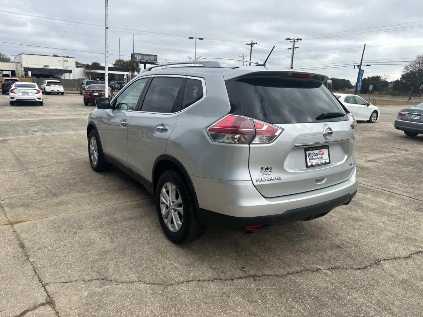 2015 Brilliant Silver /Black Nissan Rogue AWD 4dr SV (5N1AT2MK5FC) , Automatic transmission, located at 6904 Johnston St., Lafayette, LA, 70503, (337) 988-1960, 30.143589, -92.100601 - Photo#7