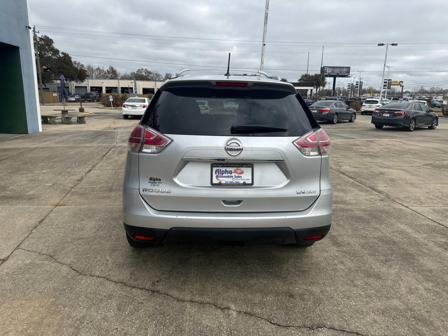 2015 Brilliant Silver /Black Nissan Rogue AWD 4dr SV (5N1AT2MK5FC) , Automatic transmission, located at 6904 Johnston St., Lafayette, LA, 70503, (337) 988-1960, 30.143589, -92.100601 - Photo#9