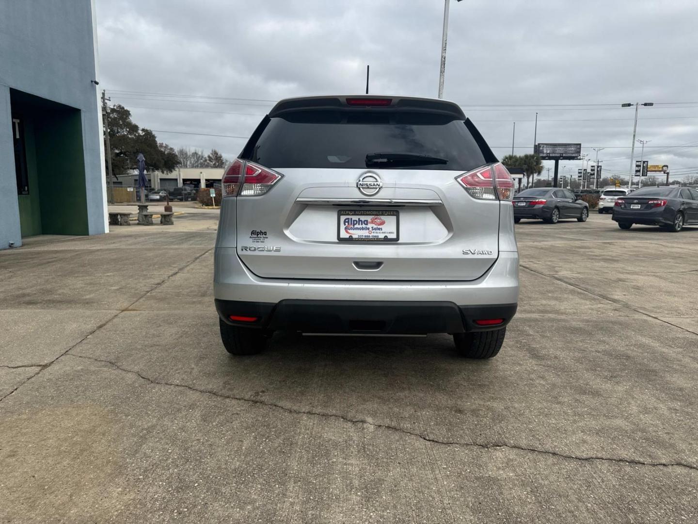 2015 Brilliant Silver /Black Nissan Rogue AWD 4dr SV (5N1AT2MK5FC) , Automatic transmission, located at 6904 Johnston St., Lafayette, LA, 70503, (337) 988-1960, 30.143589, -92.100601 - Photo#10