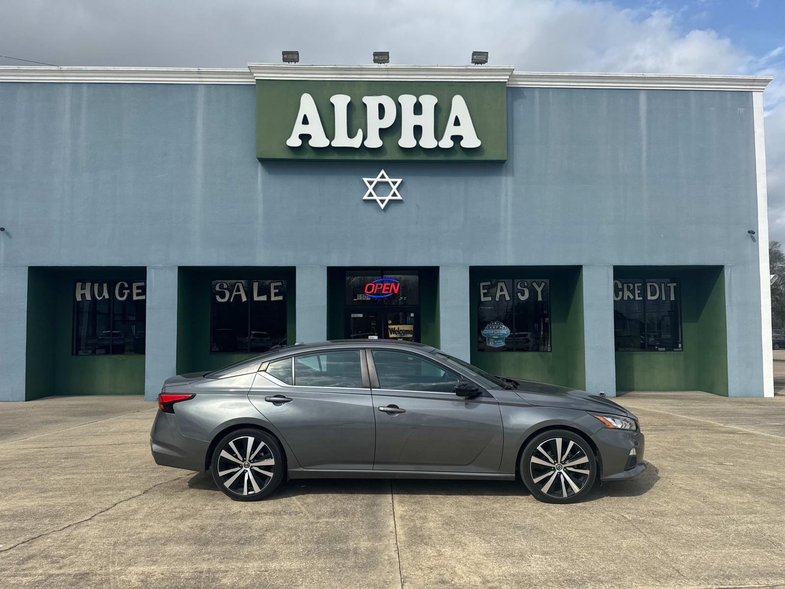 photo of 2020 Nissan Altima 2.5 SR Sedan