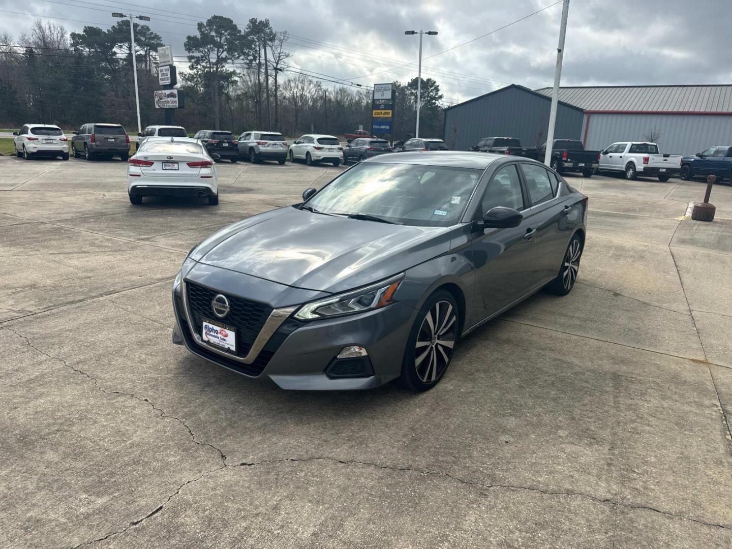 2020 Gray /Black Nissan Altima 2.5 SR Sedan (1N4BL4CV7LC) , Automatic transmission, located at 6904 Johnston St., Lafayette, LA, 70503, (337) 988-1960, 30.143589, -92.100601 - Photo#4