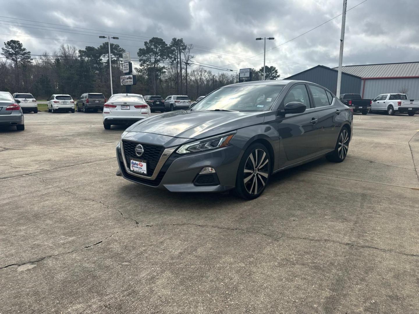 2020 Gray /Black Nissan Altima 2.5 SR Sedan (1N4BL4CV7LC) , Automatic transmission, located at 6904 Johnston St., Lafayette, LA, 70503, (337) 988-1960, 30.143589, -92.100601 - Photo#5