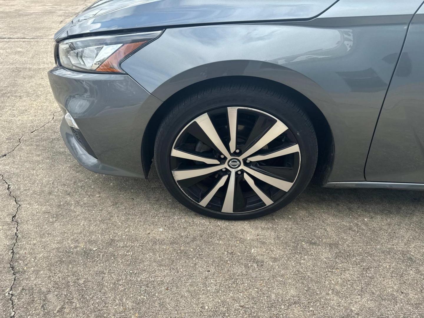 2020 Gray /Black Nissan Altima 2.5 SR Sedan (1N4BL4CV7LC) , Automatic transmission, located at 6904 Johnston St., Lafayette, LA, 70503, (337) 988-1960, 30.143589, -92.100601 - Photo#6