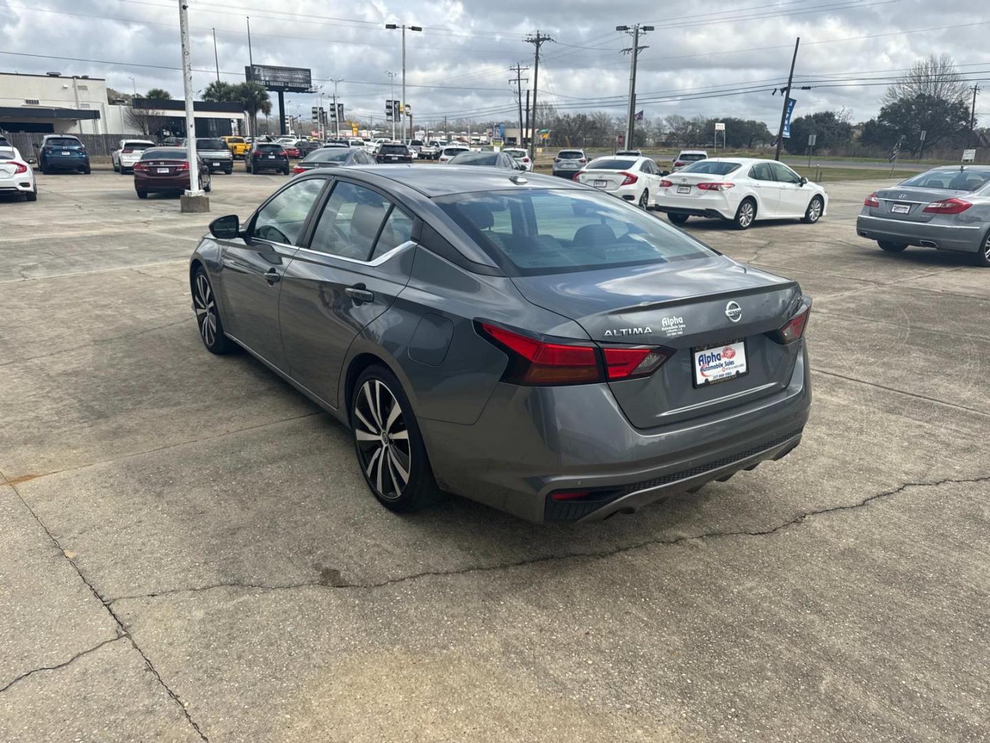 2020 Gray /Black Nissan Altima 2.5 SR Sedan (1N4BL4CV7LC) , Automatic transmission, located at 6904 Johnston St., Lafayette, LA, 70503, (337) 988-1960, 30.143589, -92.100601 - Photo#7