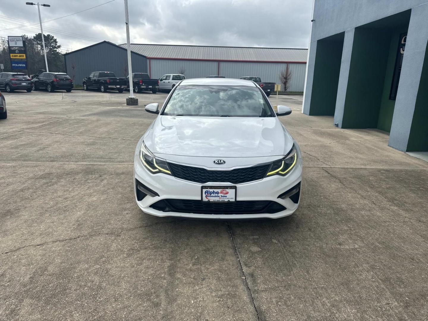 2019 White /Black Kia Optima LX Auto (5XXGT4L3XKG) , Automatic transmission, located at 6904 Johnston St., Lafayette, LA, 70503, (337) 988-1960, 30.143589, -92.100601 - Photo#3