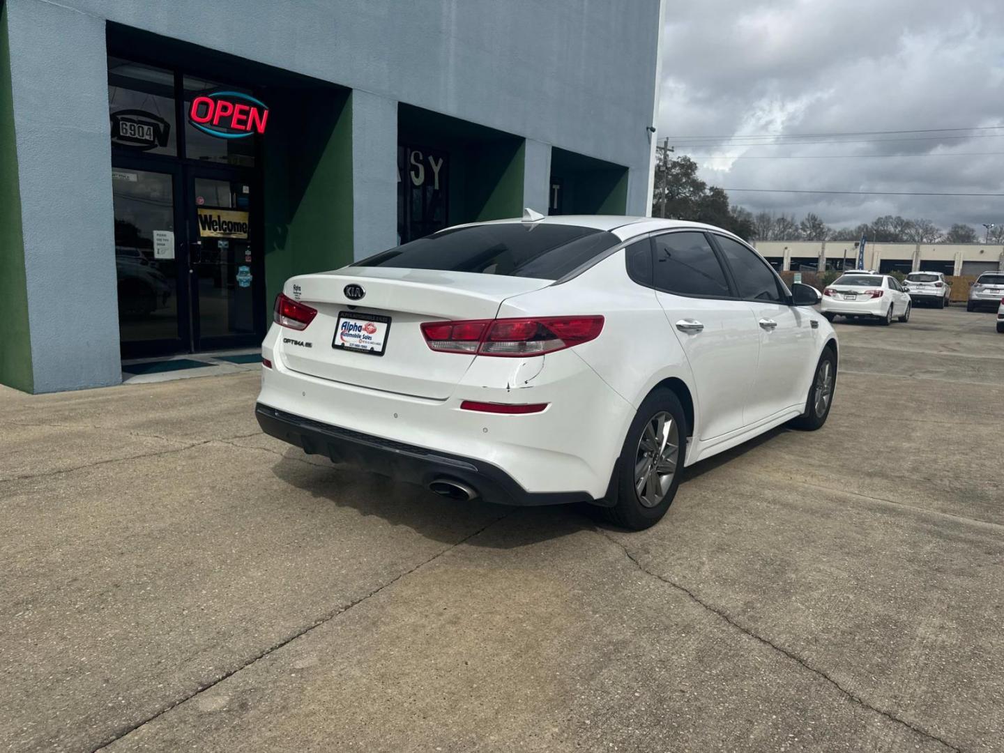 2019 White /Black Kia Optima LX Auto (5XXGT4L3XKG) , Automatic transmission, located at 6904 Johnston St., Lafayette, LA, 70503, (337) 988-1960, 30.143589, -92.100601 - Photo#13