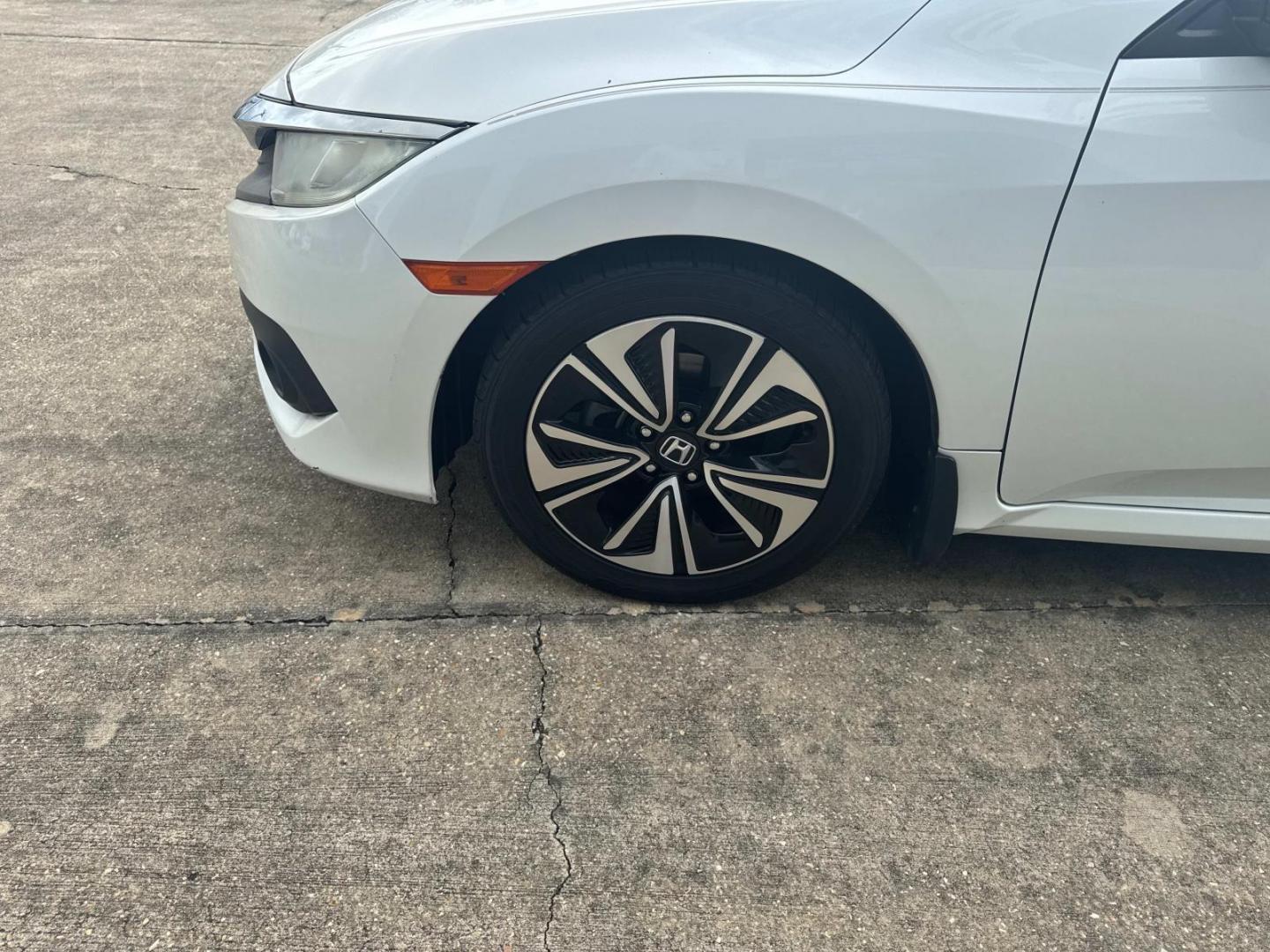 2016 White Orchid Pearl /Ivory Honda Civic Sedan 4dr CVT EX-T (19XFC1F38GE) , Automatic transmission, located at 6904 Johnston St., Lafayette, LA, 70503, (337) 988-1960, 30.143589, -92.100601 - Photo#6