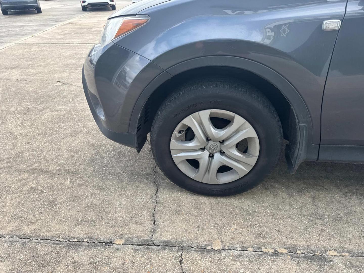 2015 Magnetic Gray Metallic /Gray Toyota RAV4 AWD 4dr LE (Natl) (JTMBFREV5FD) , N/A transmission, located at 6904 Johnston St., Lafayette, LA, 70503, (337) 988-1960, 30.143589, -92.100601 - Photo#6