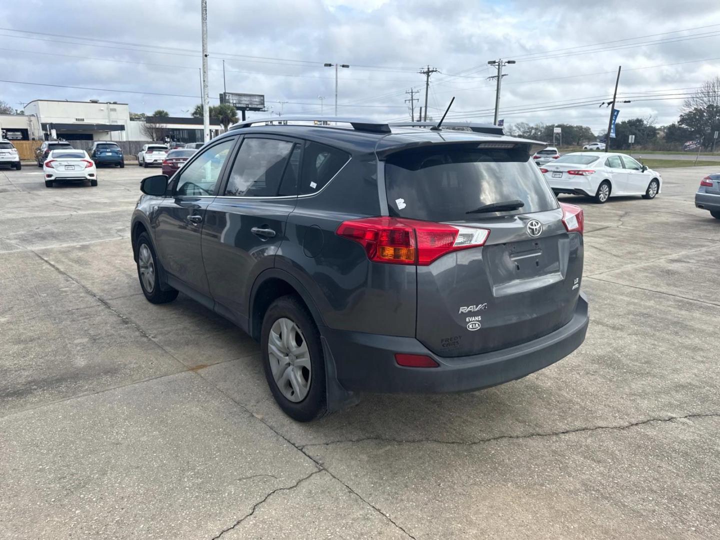 2015 Magnetic Gray Metallic /Gray Toyota RAV4 AWD 4dr LE (Natl) (JTMBFREV5FD) , N/A transmission, located at 6904 Johnston St., Lafayette, LA, 70503, (337) 988-1960, 30.143589, -92.100601 - Photo#7