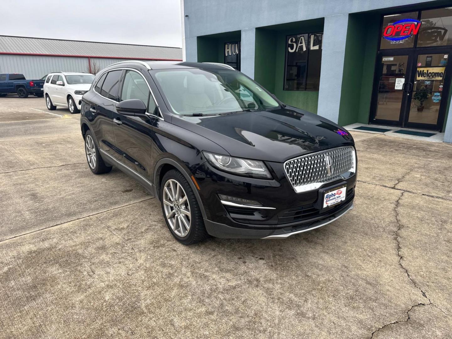 2019 Black /Tan LINCOLN MKC Reserve FWD (5LMCJ3C92KU) , Automatic transmission, located at 6904 Johnston St., Lafayette, LA, 70503, (337) 988-1960, 30.143589, -92.100601 - Photo#1