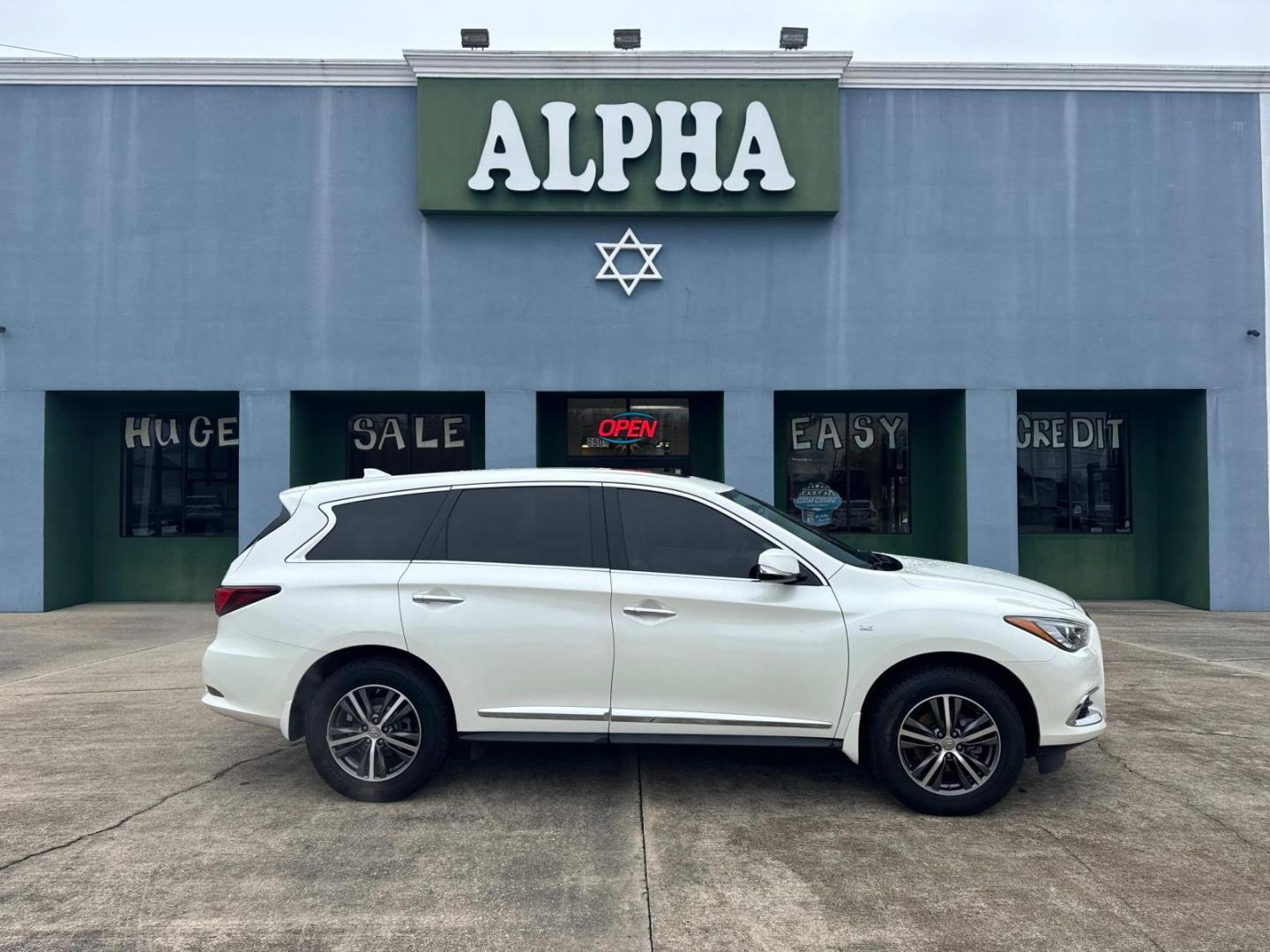 2018 Majestic White /Tan INFINITI QX60 AWD (5N1DL0MM2JC) , Automatic transmission, located at 6904 Johnston St., Lafayette, LA, 70503, (337) 988-1960, 30.143589, -92.100601 - Photo#0