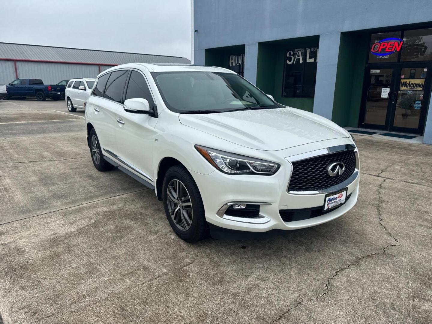 2018 Majestic White /Tan INFINITI QX60 AWD (5N1DL0MM2JC) , Automatic transmission, located at 6904 Johnston St., Lafayette, LA, 70503, (337) 988-1960, 30.143589, -92.100601 - Photo#1