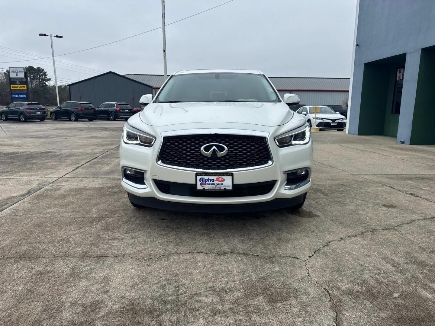 2018 Majestic White /Tan INFINITI QX60 AWD (5N1DL0MM2JC) , Automatic transmission, located at 6904 Johnston St., Lafayette, LA, 70503, (337) 988-1960, 30.143589, -92.100601 - Photo#4