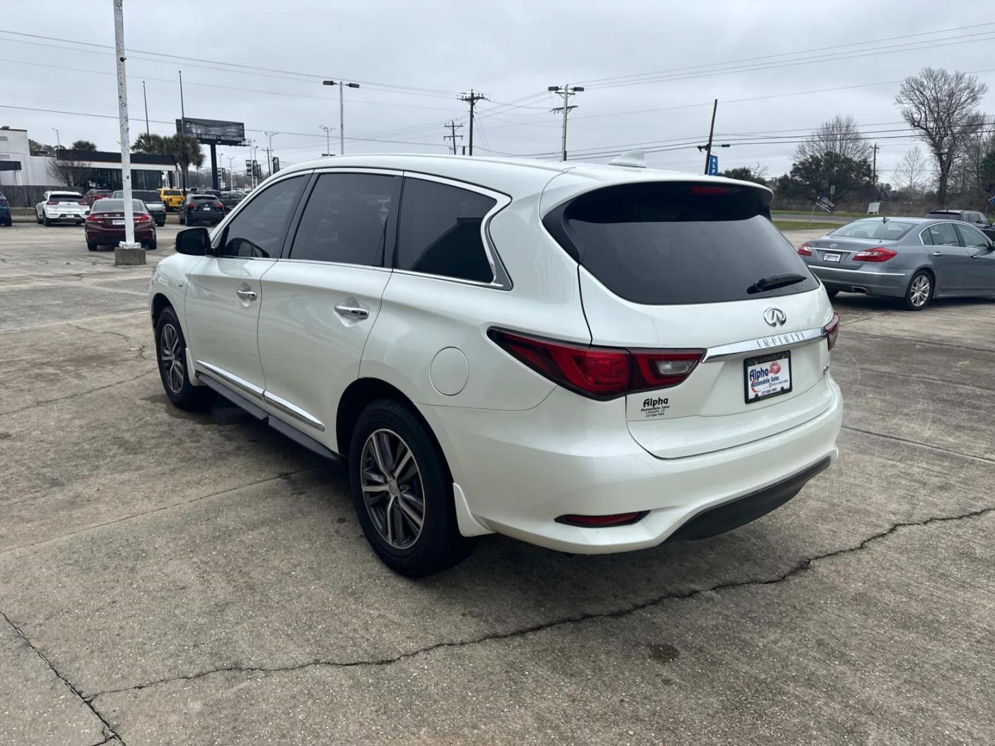 2018 Majestic White /Tan INFINITI QX60 AWD (5N1DL0MM2JC) , Automatic transmission, located at 6904 Johnston St., Lafayette, LA, 70503, (337) 988-1960, 30.143589, -92.100601 - Photo#8