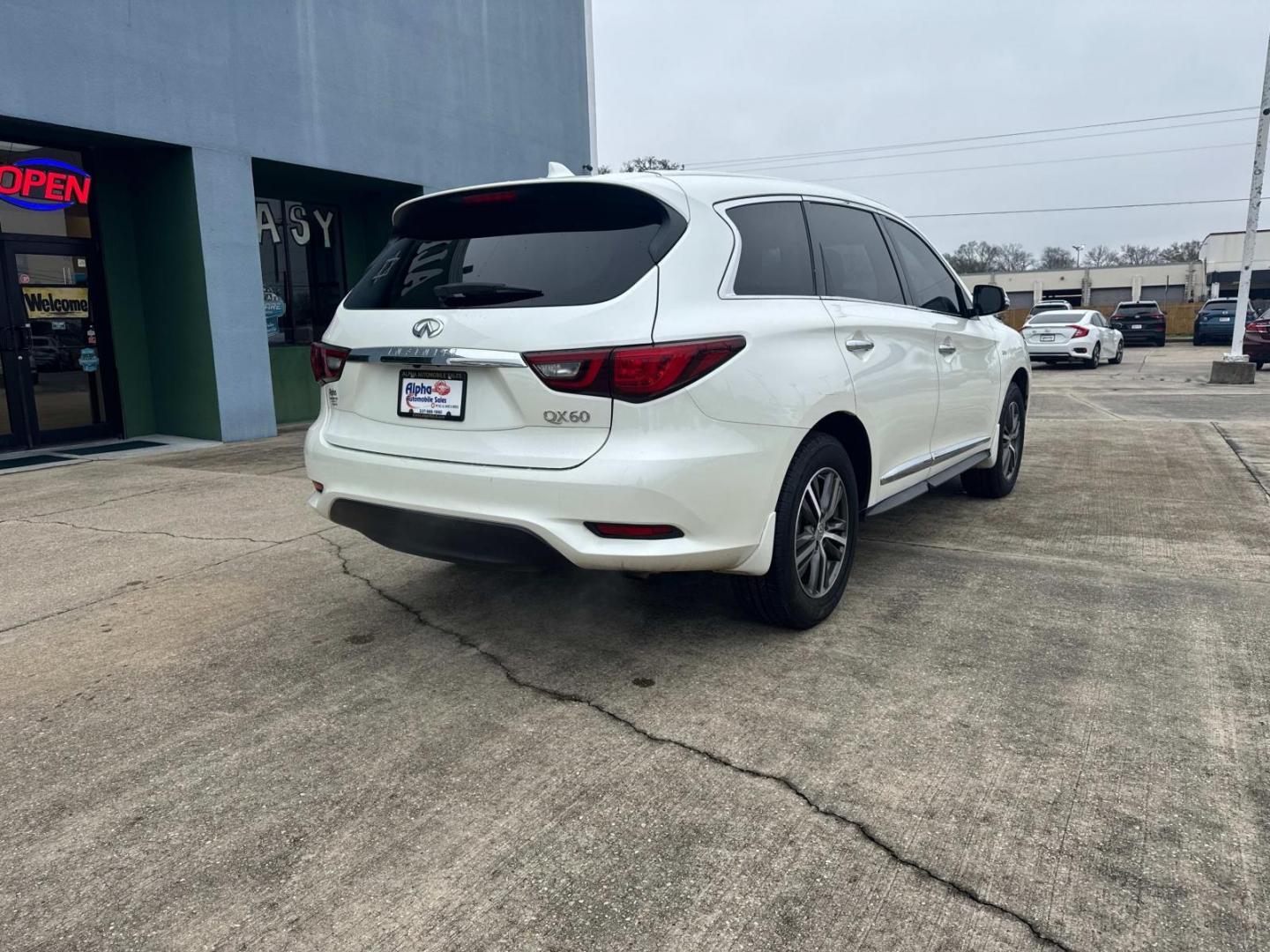 2018 Majestic White /Tan INFINITI QX60 AWD (5N1DL0MM2JC) , Automatic transmission, located at 6904 Johnston St., Lafayette, LA, 70503, (337) 988-1960, 30.143589, -92.100601 - Photo#13