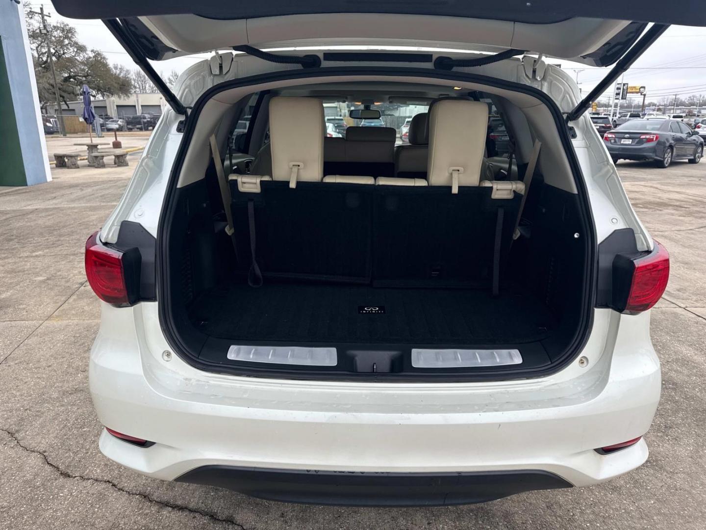 2018 Majestic White /Tan INFINITI QX60 AWD (5N1DL0MM2JC) , Automatic transmission, located at 6904 Johnston St., Lafayette, LA, 70503, (337) 988-1960, 30.143589, -92.100601 - Photo#14