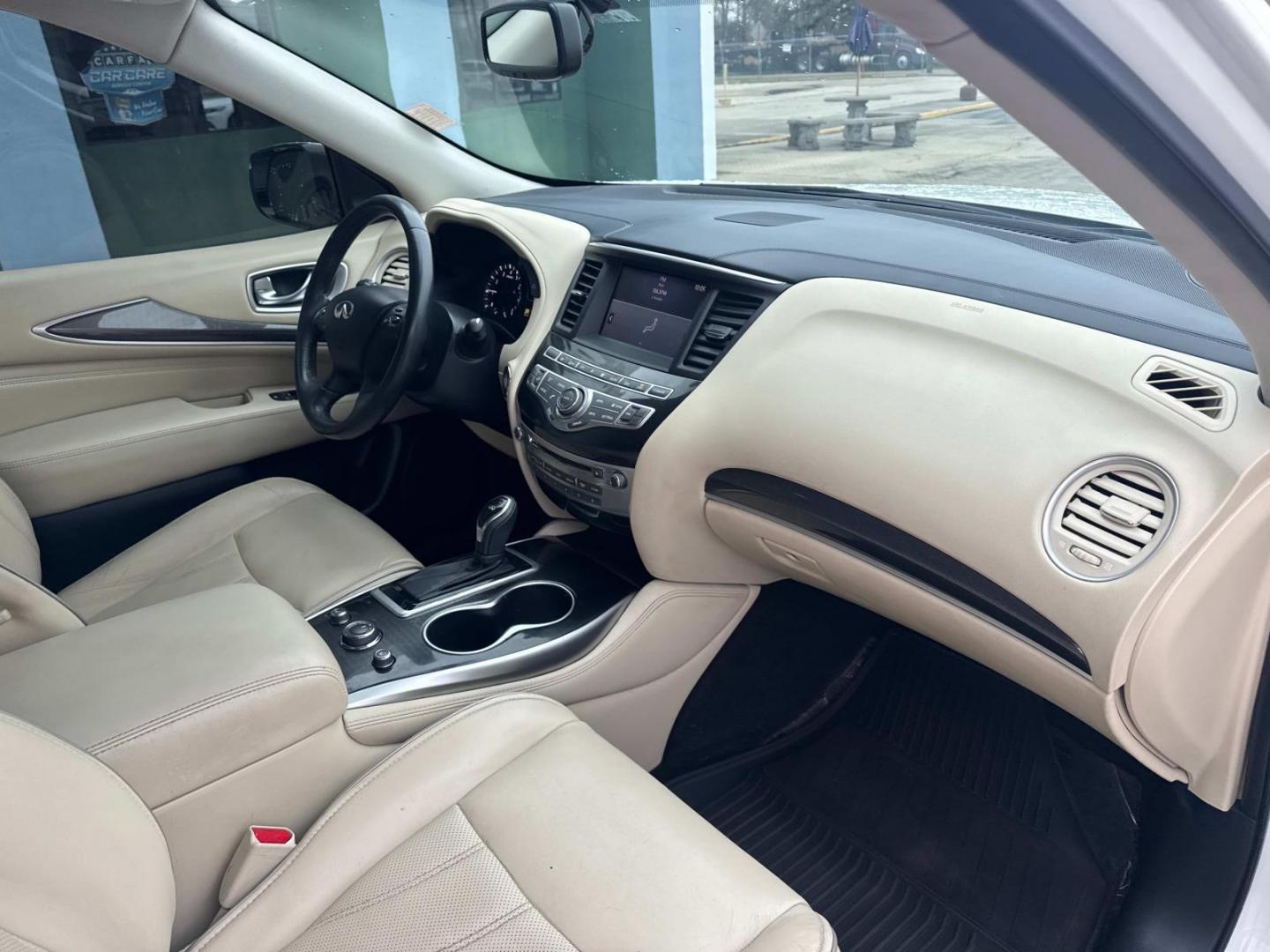 2018 Majestic White /Tan INFINITI QX60 AWD (5N1DL0MM2JC) , Automatic transmission, located at 6904 Johnston St., Lafayette, LA, 70503, (337) 988-1960, 30.143589, -92.100601 - Photo#18