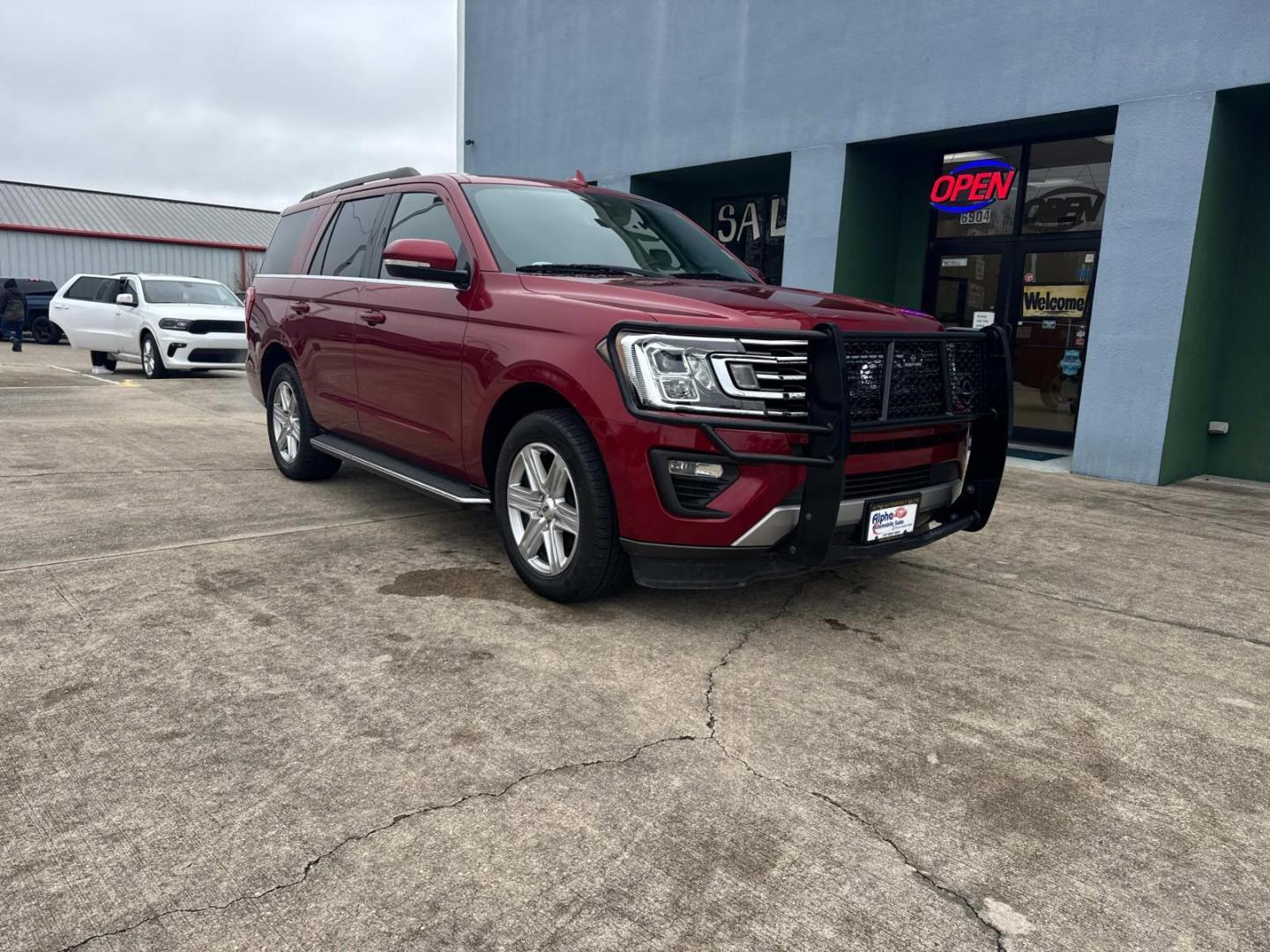 2018 Maroon /Ebony Ford Expedition XLT 4x2 (1FMJU1HT0JE) , Automatic transmission, located at 6904 Johnston St., Lafayette, LA, 70503, (337) 988-1960, 30.143589, -92.100601 - Photo#2