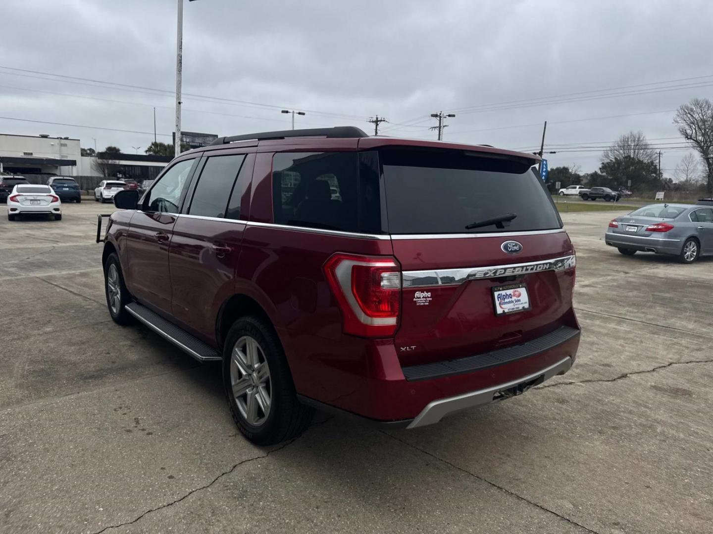 2018 Maroon /Ebony Ford Expedition XLT 4x2 (1FMJU1HT0JE) , Automatic transmission, located at 6904 Johnston St., Lafayette, LA, 70503, (337) 988-1960, 30.143589, -92.100601 - Photo#8