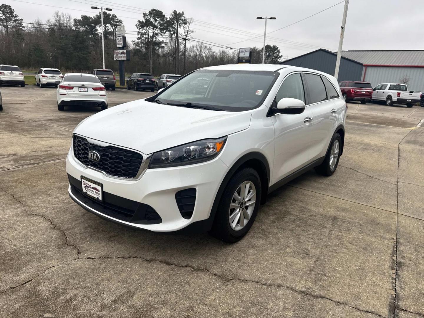 2019 White /Black Kia Sorento LX FWD (5XYPG4A37KG) , Automatic transmission, located at 6904 Johnston St., Lafayette, LA, 70503, (337) 988-1960, 30.143589, -92.100601 - Photo#3