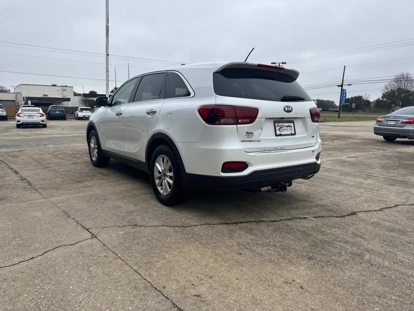 2019 White /Black Kia Sorento LX FWD (5XYPG4A37KG) , Automatic transmission, located at 6904 Johnston St., Lafayette, LA, 70503, (337) 988-1960, 30.143589, -92.100601 - Photo#7