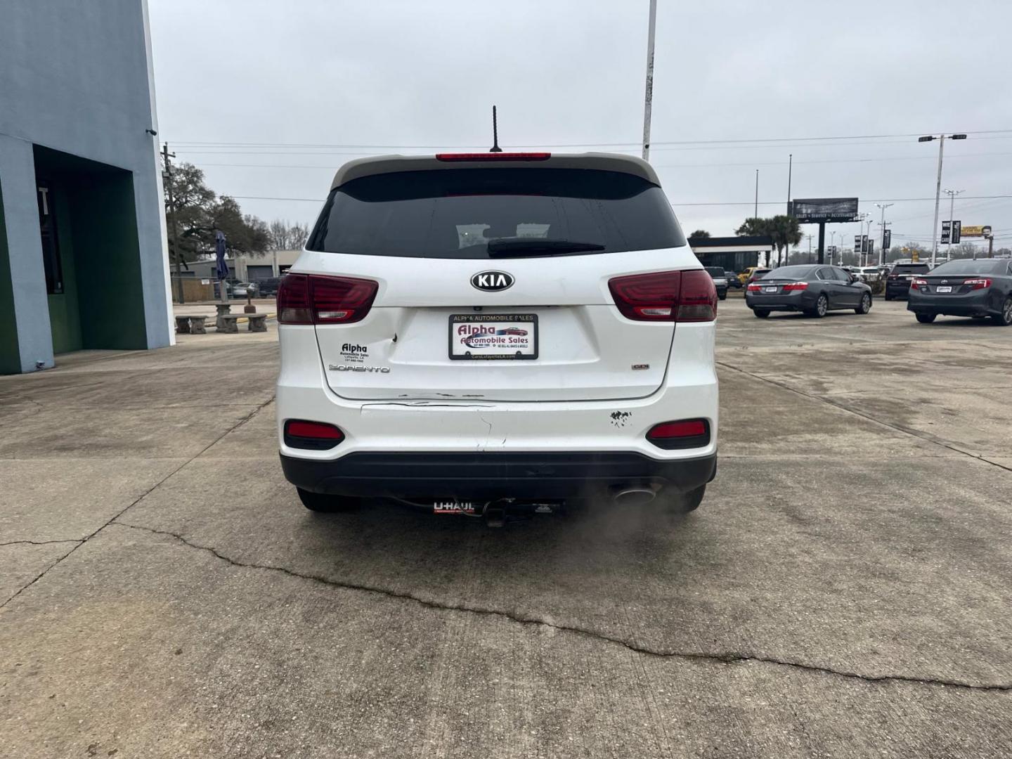 2019 White /Black Kia Sorento LX FWD (5XYPG4A37KG) , Automatic transmission, located at 6904 Johnston St., Lafayette, LA, 70503, (337) 988-1960, 30.143589, -92.100601 - Photo#9