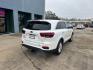 2019 White /Black Kia Sorento LX FWD (5XYPG4A37KG) , Automatic transmission, located at 6904 Johnston St., Lafayette, LA, 70503, (337) 988-1960, 30.143589, -92.100601 - Photo#10