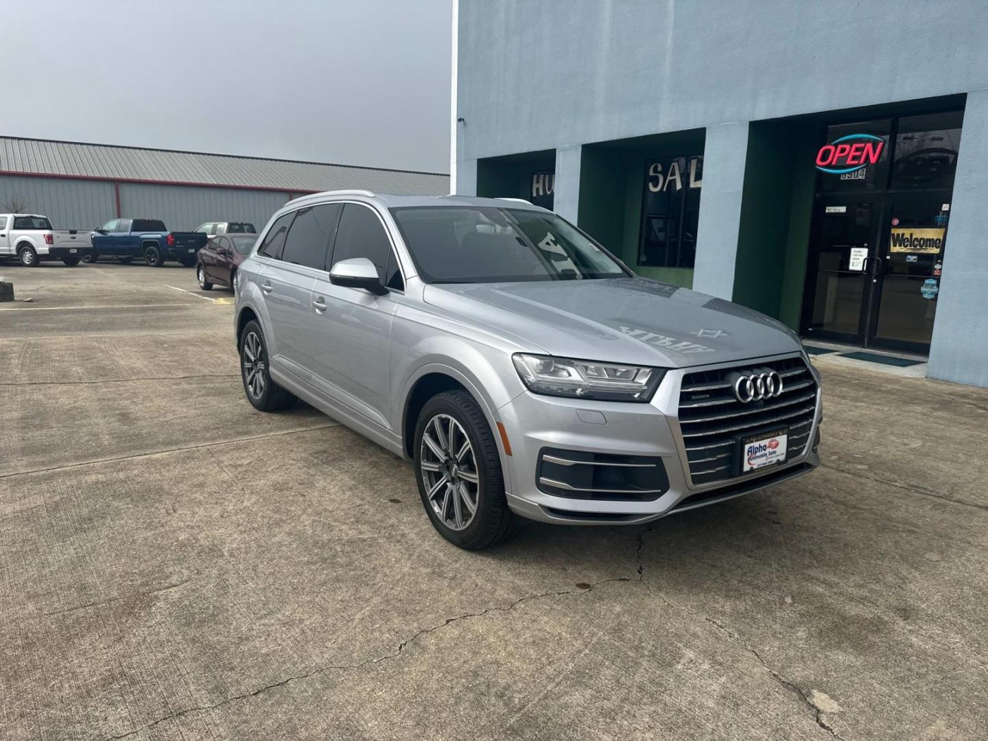 2017 Florett Silver Metallic /Black Audi Q7 3.0 TFSI Premium Plus (WA1LAAF7XHD) , Automatic transmission, located at 6904 Johnston St., Lafayette, LA, 70503, (337) 988-1960, 30.143589, -92.100601 - Photo#1