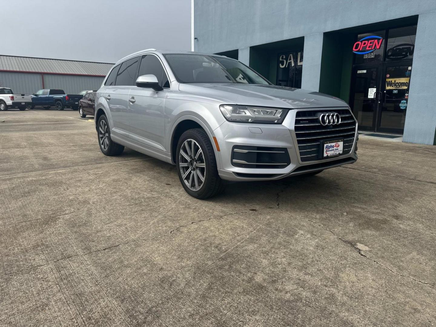 2017 Florett Silver Metallic /Black Audi Q7 3.0 TFSI Premium Plus (WA1LAAF7XHD) , Automatic transmission, located at 6904 Johnston St., Lafayette, LA, 70503, (337) 988-1960, 30.143589, -92.100601 - Photo#2