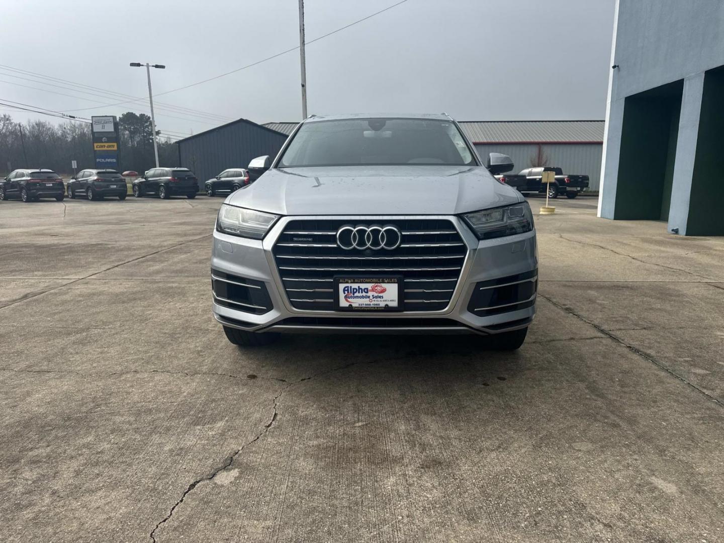 2017 Florett Silver Metallic /Black Audi Q7 3.0 TFSI Premium Plus (WA1LAAF7XHD) , Automatic transmission, located at 6904 Johnston St., Lafayette, LA, 70503, (337) 988-1960, 30.143589, -92.100601 - Photo#4