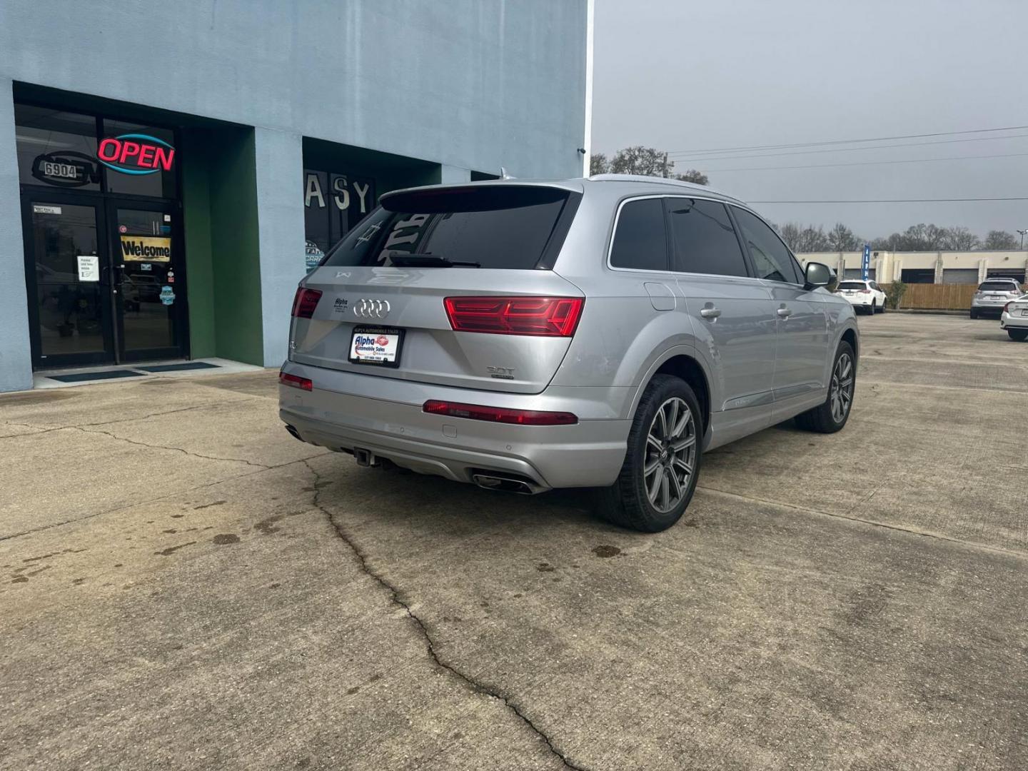 2017 Florett Silver Metallic /Black Audi Q7 3.0 TFSI Premium Plus (WA1LAAF7XHD) , Automatic transmission, located at 6904 Johnston St., Lafayette, LA, 70503, (337) 988-1960, 30.143589, -92.100601 - Photo#13