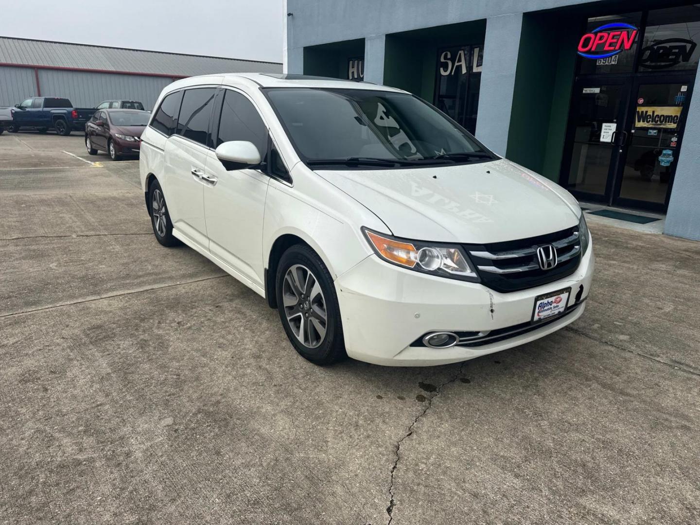 2015 White Diamond Pearl /Beige Honda Odyssey 5dr Touring Elite (5FNRL5H99FB) , Automatic transmission, located at 6904 Johnston St., Lafayette, LA, 70503, (337) 988-1960, 30.143589, -92.100601 - Photo#1