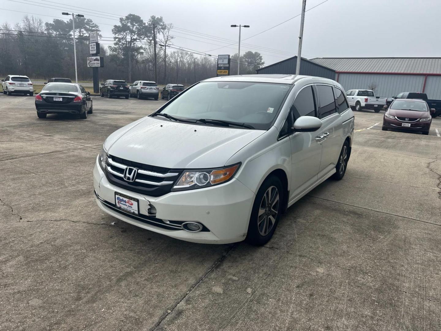 2015 White Diamond Pearl /Beige Honda Odyssey 5dr Touring Elite (5FNRL5H99FB) , Automatic transmission, located at 6904 Johnston St., Lafayette, LA, 70503, (337) 988-1960, 30.143589, -92.100601 - Photo#4