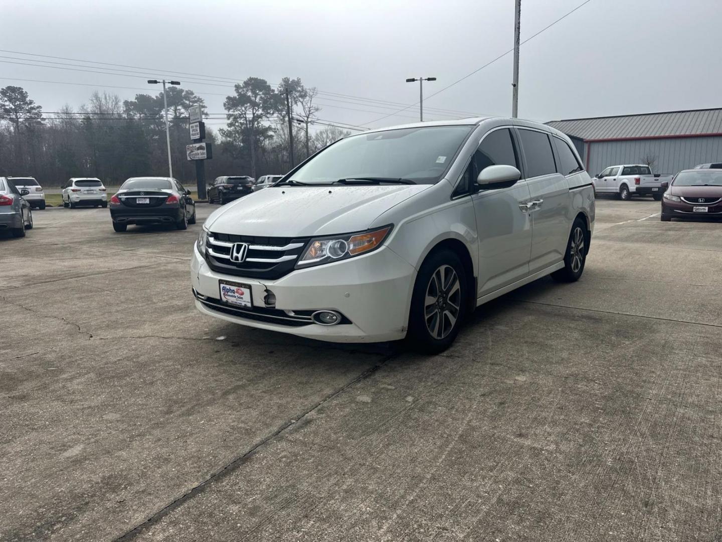 2015 White Diamond Pearl /Beige Honda Odyssey 5dr Touring Elite (5FNRL5H99FB) , Automatic transmission, located at 6904 Johnston St., Lafayette, LA, 70503, (337) 988-1960, 30.143589, -92.100601 - Photo#5