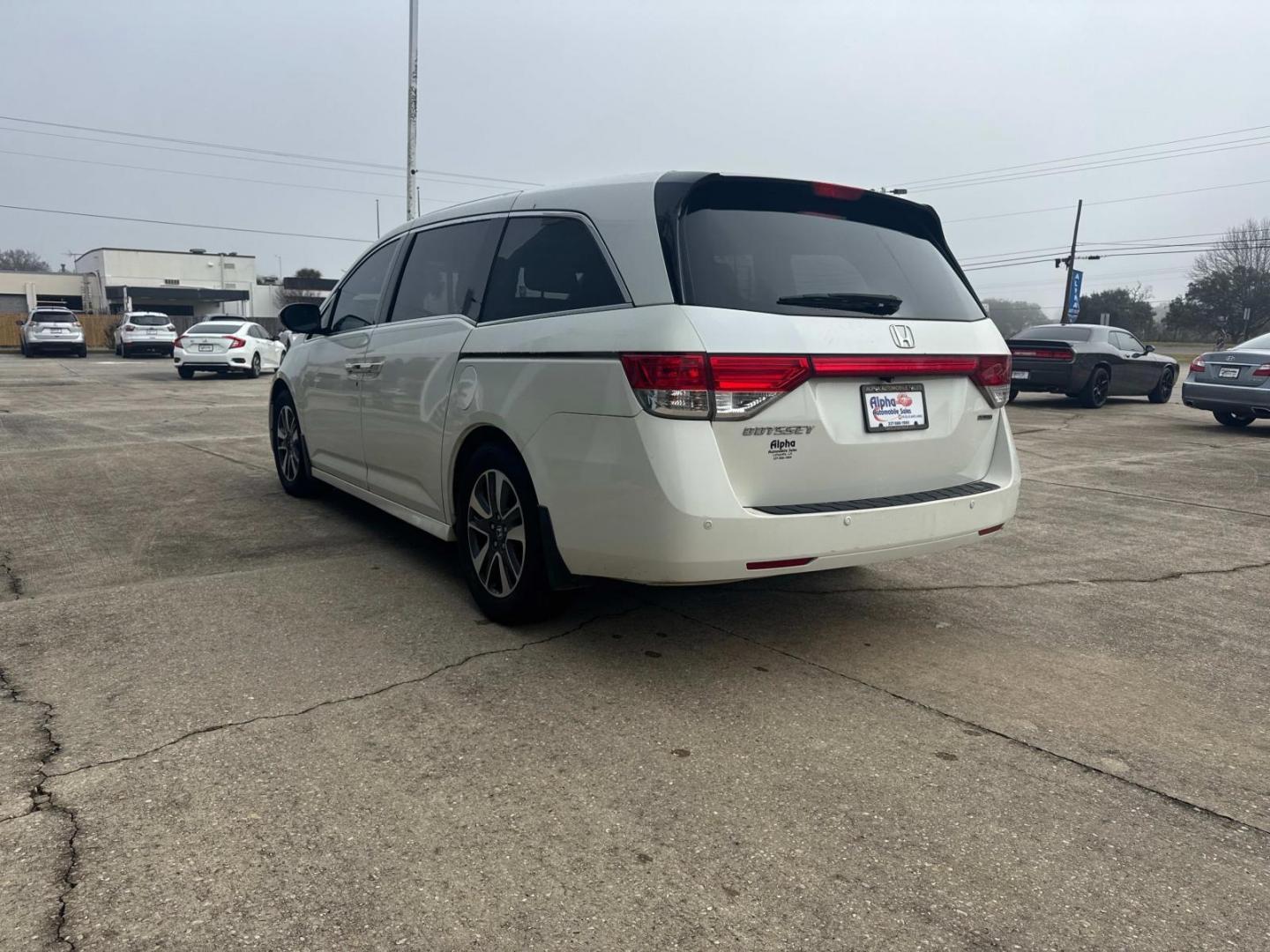 2015 White Diamond Pearl /Beige Honda Odyssey 5dr Touring Elite (5FNRL5H99FB) , Automatic transmission, located at 6904 Johnston St., Lafayette, LA, 70503, (337) 988-1960, 30.143589, -92.100601 - Photo#8