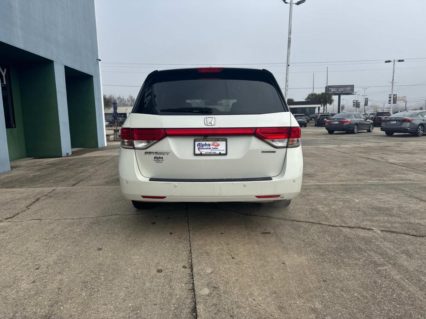 2015 White Diamond Pearl /Beige Honda Odyssey 5dr Touring Elite (5FNRL5H99FB) , Automatic transmission, located at 6904 Johnston St., Lafayette, LA, 70503, (337) 988-1960, 30.143589, -92.100601 - Photo#10