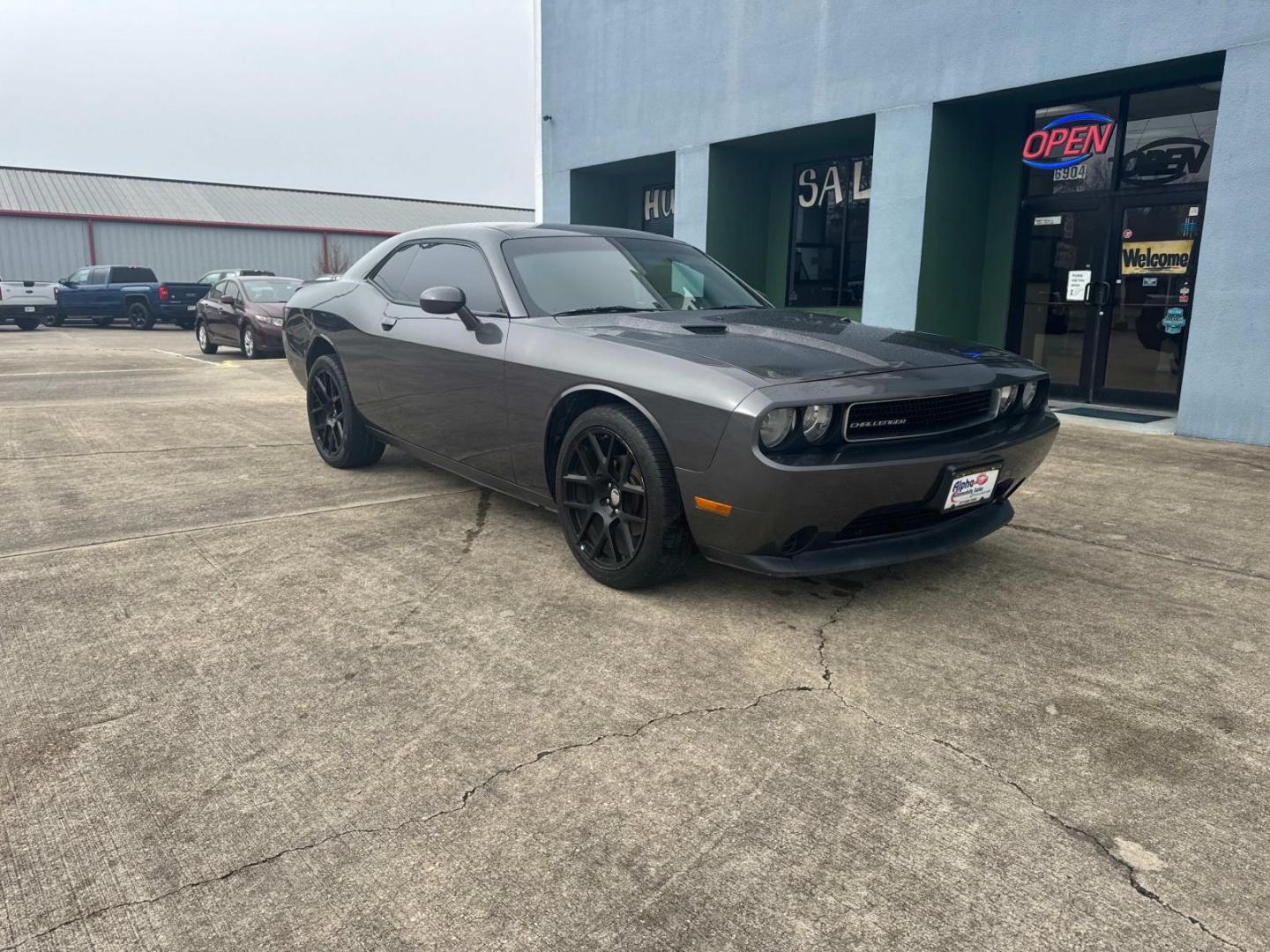 2014 Granite Crystal Metallic Clearcoat /Black Dodge Challenger 2dr Cpe SXT (2C3CDYAG0EH) , N/A transmission, located at 6904 Johnston St., Lafayette, LA, 70503, (337) 988-1960, 30.143589, -92.100601 - Photo#2