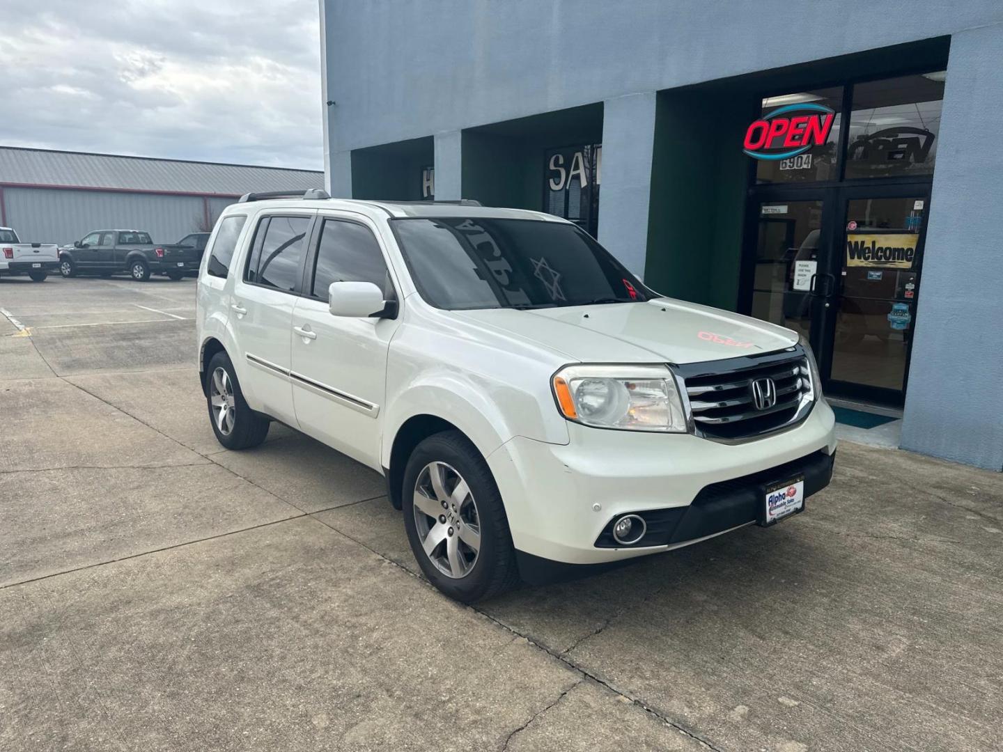 2014 Alabaster Silver Metallic /Gray Honda Pilot 2WD 4dr Touring w/RES and Navi (5FNYF3H99EB) , Automatic transmission, located at 6904 Johnston St., Lafayette, LA, 70503, (337) 988-1960, 30.143589, -92.100601 - Photo#1