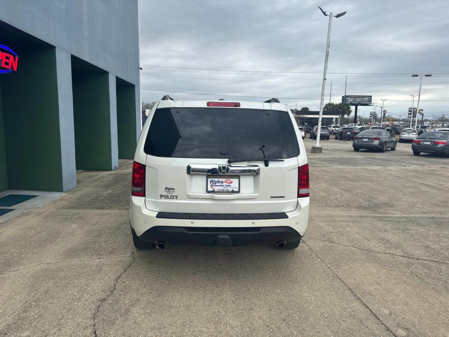 2014 Alabaster Silver Metallic /Gray Honda Pilot 2WD 4dr Touring w/RES and Navi (5FNYF3H99EB) , Automatic transmission, located at 6904 Johnston St., Lafayette, LA, 70503, (337) 988-1960, 30.143589, -92.100601 - Photo#10